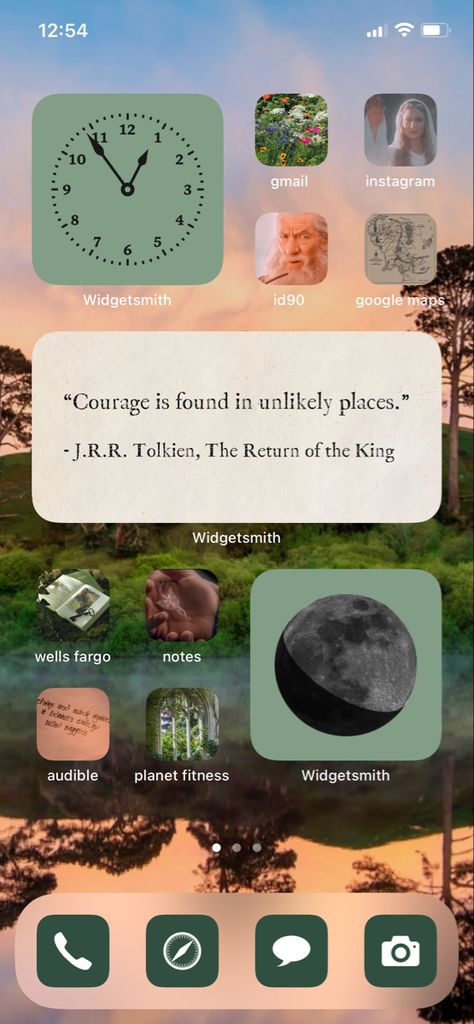 Lotr Homescreen, Cottagecore Iphone Layout, Lotr Lockscreen, Lotr Aesthetic Wallpaper, Lotr Aesthetic, Phone Backround, Lotr Quotes, Phone Ideas, Hobbit House