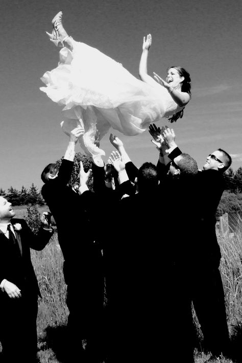 Groomsmen Throwing Bride, Bridal Parties Pictures, Wedding Portrait Poses, Air Photo, Wedding Stories, Wedding Picture Poses, Wedding Pic, Wedding Picture, Wedding Photography Inspiration