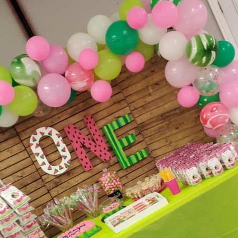 One In A Melon First Birthday, Watermelon Birthday Party Theme, Melon Birthday, Peanuts Birthday, Pink First Birthday, Baby Birthday Party Theme, Watermelon Birthday Parties, Girly Birthday Party, 1st Birthday Girl Decorations