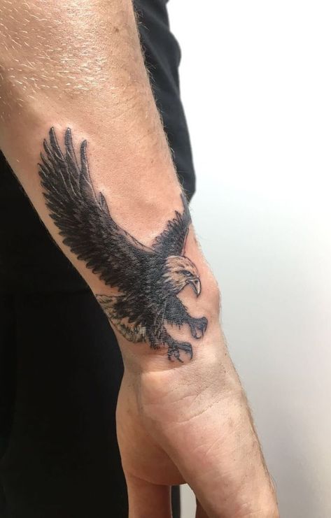 Bottom Forearm Tattoo, Eagle Tattoo Forearm, Eagle Tattoo Arm, Eagles Tattoo, Bald Eagle Tattoos, Small Eagle Tattoo, Tattoo Eagle, Hirsch Tattoo, Tatuagem Masculina Pequena