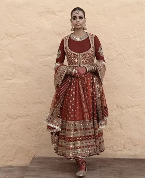 Sabyasachi Lehenga Cost, Bridal Suits Punjabi, Function Dresses, Latest Bridal Lehenga, Sabyasachi Lehenga, Pakistani Fashion Casual, Desi Fashion Casual, Indian Dresses Traditional, Traditional Indian Outfits