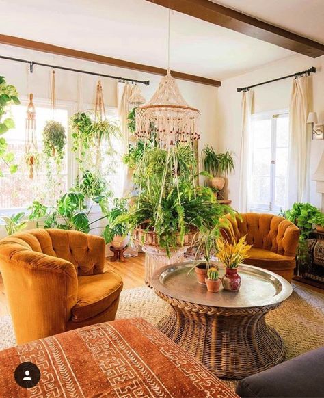 Salons Cottage, Dekorasi Bohemia, Bohemian Cottage, Bohemian Living Rooms, Bohemian Interior Design, Vintage Tiki, Muebles Living, Cottage Living Rooms, Hippie Decor