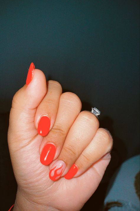 Red Nail With Accent Nail, Flame Accent Nail, Red Nails Flame, Orange Flame Nail Designs, Red Flame Nail Designs, Nail Fire Art Red, Short Flame Nails, Red Flame Nails, Flame Nails