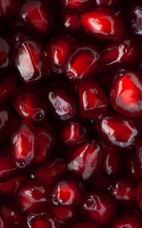 12 Best Benefits Of Pomegranate Seeds Pomegranate For Skin, Red Pomegranate, Pomegranate Juice, Pomegranate Seeds, Red Fruit, Aesthetic Colors, Root Chakra, The Fruit, Red Aesthetic