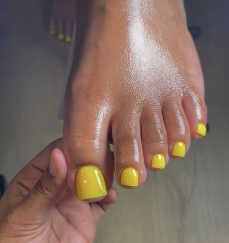 ˚୨୧⋆ @bella2angel Yellow Toe Nails, Pedicure Ideas, Gel Toe Nails, Acrylic Toe Nails, Pretty Toe Nails, Cute Toe Nails, Colored Acrylic Nails, Exotic Nails, Acrylic Nails Coffin Pink