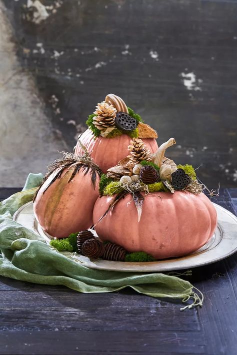 36 Best Pumpkin Decor Ideas To Try This Fall Fall Table Decor Ideas, Pumpkin Decor Ideas, Thanksgiving Table Decor Ideas, Breakfast Party Foods, Easy Dinner Casseroles, Silver Pumpkins, Pumpkin Arrangements, Thanksgiving Table Decor, Pumpkin Topiary