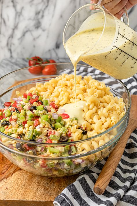 Mom's Classic Homemade Macaroni Salad With Egg -- this easy macaroni salad with egg recipe makes a BIG batch for your cookout and has a bit of a surprising combination of ingredients in its creamy dressing. Filled with fresh veggies and hard boiled eggs, it's always a crowd favorite! #macaroni #macaronisalad #cookout #cookoutfood #sidedishrecipes #bbqrecipe #bbqsides #easyrecipe #picnicfood #summerrecipes #summersidedish #classicrecipes #4thofjulyrecipes #fourthofjuly Macorni Salad, Macaroni Salad With Egg, Old Fashioned Macaroni Salad, Egg Macaroni Salad, Salad With Egg, Homemade Macaroni Salad, Mac Salad Recipe, Ic Recipes, Easy Macaroni Salad