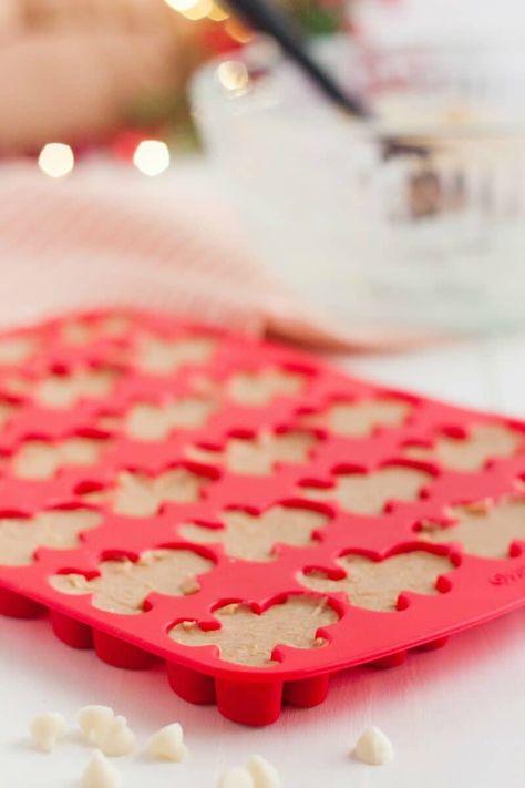 Candy Molds Recipes, Silicone Molds Recipes, Christmas Candy Molds, Christmas Chocolate Moulds, Gingerbread Fudge, Creamy Fudge, Homemade Fudge Recipes, Christmas Sweet Treats, Fudge Ingredients