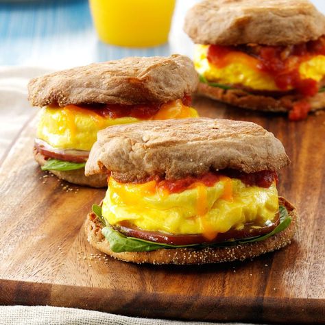 Microwave Egg Sandwich Microwave Recipes Breakfast, Egg Breakfast Ideas, Breakfast Blt, Microwave Breakfast, Egg Sandwich Recipe, Microwave Recipe, Menu Sarapan Sehat, Blt Sandwich, Egg Sandwich