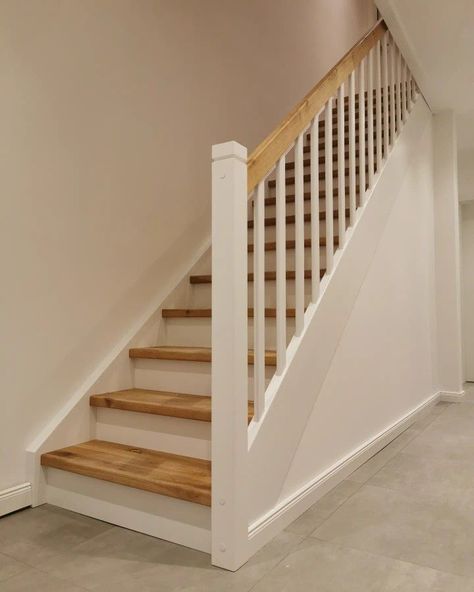 Oak And White Staircase, Wooden Bannister Ideas, Wooden Stairs Ideas, Cottage Stairs, Stairs Cladding, Straight Stairs, Staircase Interior Design, Interior Railings, White Staircase