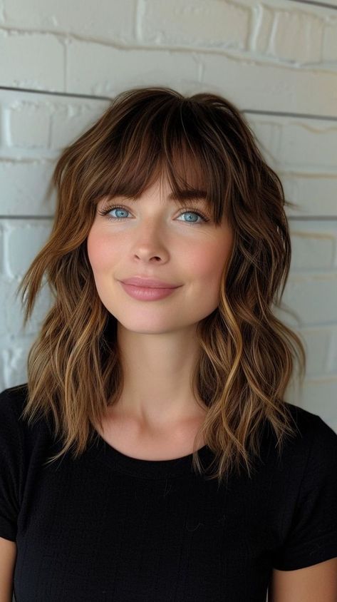 Round Face Haircuts Medium, Change Hairstyle, Tips Hair, Stylish Haircuts, Oil Hair, Round Face Haircuts, Growth Oil, Round Faces, Hairstyles For Round Faces