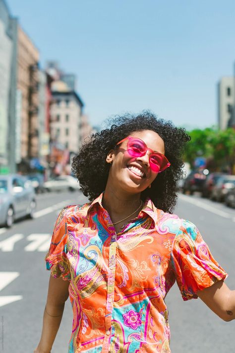 Street Photography People, Friends Hanging Out, Women Friends, City Woman, Lower East Side, Afro Women, City Street, Perfect Image, Street Photo