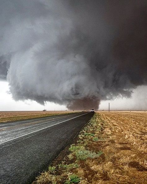 Luca on Instagram: “Wedge tornado in Texas 🌪 📸 by @unwetterjaeger #thunderstorm #gewitter #stormchaser #stormchasing #stormchasers #wetterfotografie…” Texas Tornado, Storm Chasing, Tornado, Country Roads, Texas, Photography, On Instagram, Quick Saves, Instagram