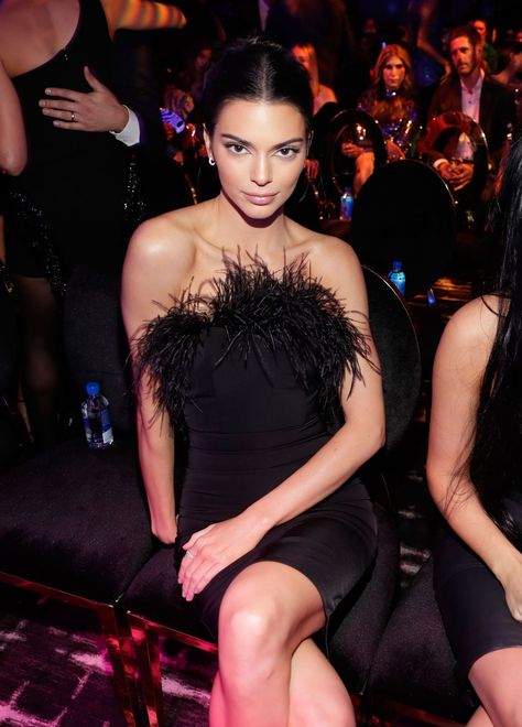 Kendall Jenner Just Wore a Super Affordable Black Feathered Dress- HarpersBAZAAR.com Kendall Jenner Black Dress, Yeezy Heels, Hot Angel, Black Feather Dress, Kendal Jenner, Aurora Dress, Dress Illustration, Kylie Jenner Outfits, Kendall Jenner Outfits