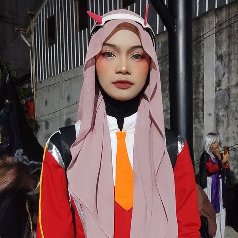 anime : Darling in the franxx Cosplay Anime Outfits Hijab, Cosplaystyle Anime Hijab, Hijab Cosplay Anime, Hijabi Motivation, Hijabi Cosplay, Hijab Cosplay, Darling In The Franxx Cosplay, Nami Cosplay, Barbie Halloween Costume