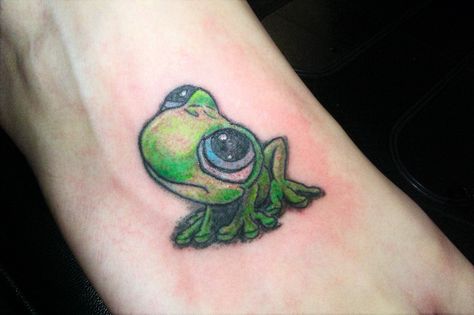 #frog #bigeyes #cute #foot #tattoo #color #ribbit #studio13tattoomg Frog Tattoos For Women, Cartoon Frog Tattoo, Ankle Tattoo For Girl, Tattoos 2023, Unique Tattoos For Men, Tattoo Foot, Tattoo On Hand, Frog Tattoo, Small Frog