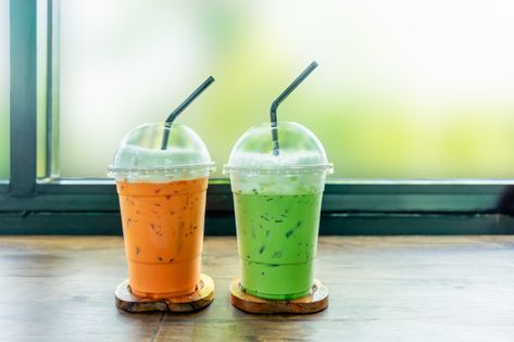 Iced green tea and thai iced tea on wood table. Premium Photo | Premium Photo #Freepik #photo #food #coffee #wood #summer Grass Jelly Drink, Thai Iced Tea, Thai Milk Tea, Grass Jelly, Sugarcane Juice, Dan Green, Iced Green Tea, Thai Street Food, Thai Tea