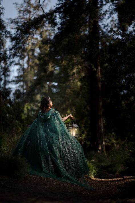 Quinceanera wanders the woods in stunning green dress for UC Davis Arboretum pre-event session captured by wedding and portrait photographer based in Sacramento CA Debut Theme Ideas, Quince Picture Ideas, Quinceañera Photoshoot Ideas, Enchanted Forest Quinceanera Theme, Quince Photoshoot Ideas, Quince Photoshoot, Quince Pictures, Quinceanera Pictures, Forest Dress