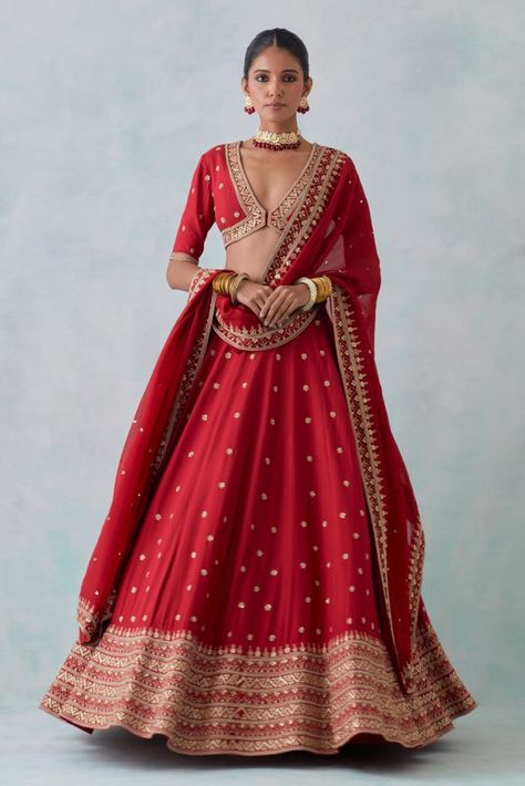 Modest Bridesmaid Dresses With Sleeves, Blouse With Skirt, Suits For Women Indian, Simple Lehenga, Latest Bridal Lehenga, Cotton Lehenga, Fashion Show Dresses, Lehenga Designs Simple, Bridesmaid Dresses With Sleeves