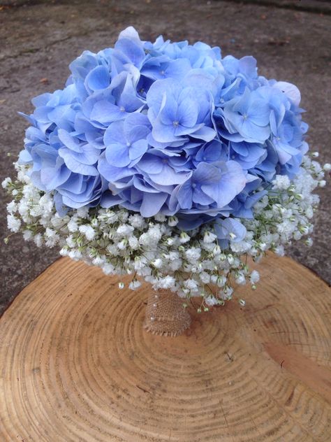 Hydrangea And Gypsophila Bouquet, Hygrandea Bouquet, Hydrengas Bouquet, White Carnation Bouquet, Bouquet Blue And White, Blue Hydrangea Centerpieces, White Colour Scheme, Blue Wedding Centerpieces, Hydrangea Bouquet Wedding