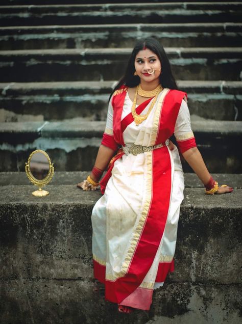 Bengali Saree Drape Style, Bengali Saree Photoshoot, Photoshoot Saree, Red Saree Wedding, Durga Pooja, Bengali Saree, Bengali Quotes, Female Photography, Kali Ma