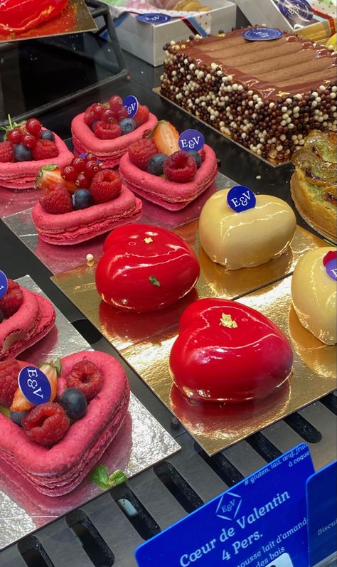 France Deserts, French Bakery Aesthetic, Valentine Deserts, France Bakery, Bakery Aesthetic, Aesthetic Valentines, Kawaii Dessert, French Patisserie, Future Job