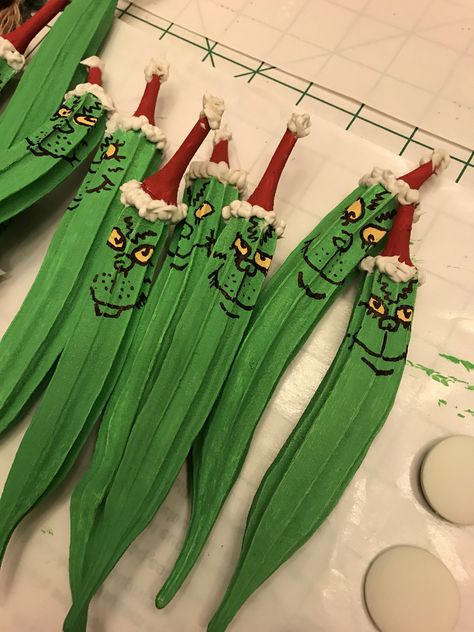 Okra Angel Ornaments, Okra Pod Santas, Okra Christmas Crafts, Dried Okra Pod Crafts, Painted Okra Ornaments, Grinch Okra Ornament, Okra Crafts Diy, How To Dry Okra Pods For Crafts, Okra Santa Ornament