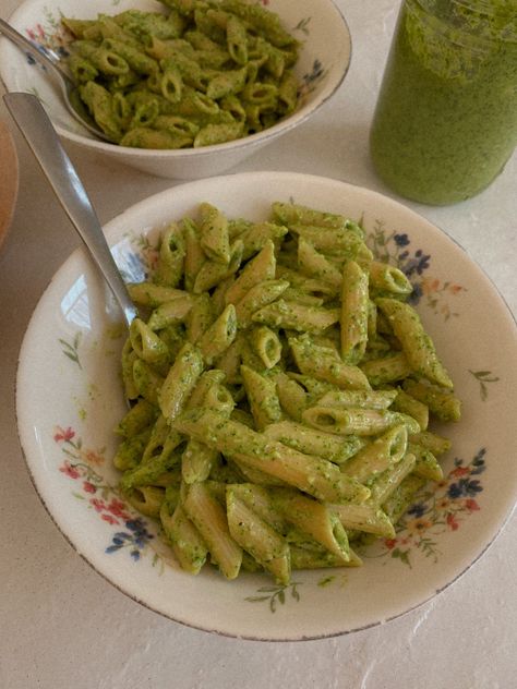 Pesto Nut Free, Veggies Salad, Vegan Pesto Recipe, Pasta Veggies, Dairy Free Pesto, Pizza Roll, Vegan Pesto, Quick Weeknight Meals, Pesto Recipe