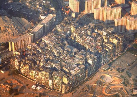 kowloon walled city | hong kong Hashima Island, Kowloon Walled City, Abandoned Cities, Rem Koolhaas, Living Modern, Walled City, Padang, Ghost Towns, Machu Picchu