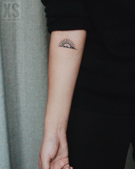 #sunrise #tattoo #tattooart #tattooartist #tat #blacktattoo #blacktattoos #linetattoo #lineart #ink #inked #mountains #mountaintattoo #sun… Sydney Tattoo, Sunrise Tattoo, Mountain Tattoos, Mountain Tattoo Simple, Sunset Tattoos, Sun Tattoos, Tiny Tattoo, Modern Tattoos, Mountain Tattoo