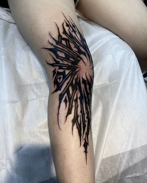 Abstract Knee Tattoo, Blackwork Knee Tattoo, Knee Lettering Tattoo, Dark Knee Tattoo, 108 Tattoo, Dragon Tattoo Styles, Tattoo Knee, Chaos Tattoo, Knee Tattoos