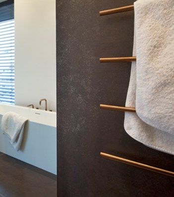 Gold Bathroom Accessories, Bathroom Towel Rails, Bathroom Accessories Sets, Gold Bathroom, Copper Rose, Bathroom Accessory Set, Arne Jacobsen, Interior Trend, Plumbing Fixtures