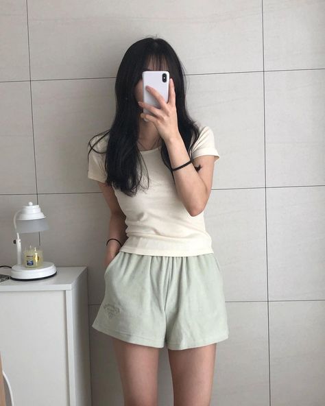 Casual Home Outfits, House Clothes, Korean Casual Outfits, Everyday Fashion Outfits, Quick Outfits, Simple Trendy Outfits, Casual Style Outfits, Daily Outfits, Simple Outfits