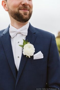 Classic groom weddin Classic groom wedding attire idea - blue suit with white bow tie {Jennifer DeBarros Photography} Navy Suit White Bow Tie, Navy Blue Suit With Bow Tie, Blue Suit With Bow Tie, White Bow Tie Groom, Blue Suit Bow Tie, Navy Blue 3 Piece Suit, Navy Blue Tux, Gifts For Grooms Parents, Crete Wedding