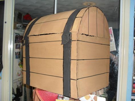 Picture of Cardboard props: How to make a Pirate Treasure Chest Treasure Pirate, Cardboard Props, Pirate Chest, Chests Diy, Cardboard Diy, Corrugated Card, Pirate Treasure Chest, Roof Shapes, Diy Halloween Costume