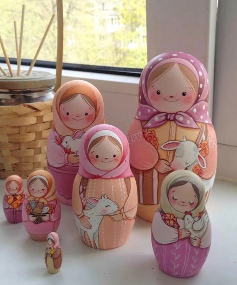 Diy Russian Nesting Dolls, Diy Nesting Dolls, Babushka Dolls Diy, Nesting Dolls Diy, Nesting Dolls Art, Matryoshka Doll Art, Russian Art Dolls, Babushka Dolls, Russian Dolls