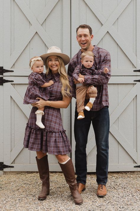 Fall family photo outfits