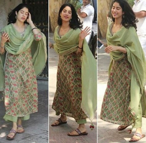 Celebrity Kurta Style, Simple Indian Suits, Jhanvi Kapoor, Trendy Outfits Indian, Latest Dress Design, Kurta Style, Simple Kurta Designs, Beautiful Casual Dresses, Simple Kurti Designs