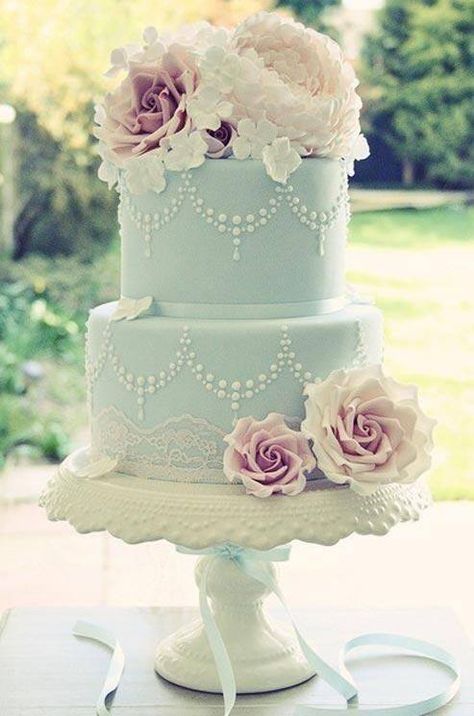 Vintage Style Cake...Beautiful! ‪#‎bigislandweddingcake‬ ‪#‎hawaiiwedding‬ ‪#‎hawaii‬ ‪#‎wedding‬ ‪#‎cake‬ ‪#‎weddingcake‬ ‪#‎weddings‬ ‪#‎bride‬ ‪#‎groom‬ ‪#‎bridal‬ ‪#‎marriage‬ ‪#‎weddingceremony‬ ‪#‎weddingreception‬ ‪#‎weddingdecor‬ ‪#‎weddingtrends‬ ‪#‎weddingdesign‬ Tiffany Blue Cakes, Cotton And Crumbs, Pastel Wedding Cakes, Kek Kahwin, Vintage Pasta, Colin Cowie Wedding, Tiered Cake, Wedding Cakes Blue, Blue Cakes