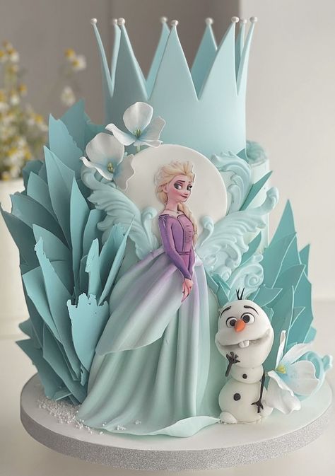 Tort Frozen, Princess Elsa Cake, Frozen Cake Ideas, Elsa Pasta, Frozen Cake Designs, Anna Birthday Cake, Frozen Castle Cake, Snow Birthday Party, Cake Elsa