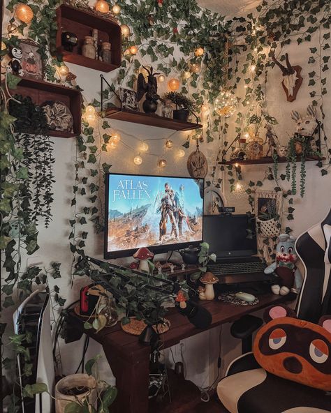 Witchy Pc Setup, Desk Vibes, Cozy Gaming Setup, Cottagecore Office, Small Cozy Apartment, Desk Station, Grunge Bedroom, Dallas House, Cozy Gaming