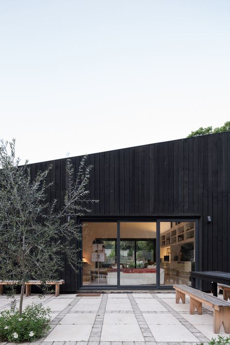 Modern Outdoor Decor, Black Cladding, Black Houses, Clerestory Windows, Wood Cladding, Entrance Porch, Timber Cladding, Timber House, Modern Cabin