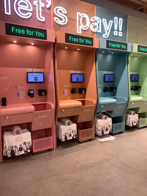 Retailtainment Ideas, Retail Store Interior Design, Retail Store Interior, Claw Machine, Music Fest, Store Design Interior, Store Interior, Booth Design, Retail Display