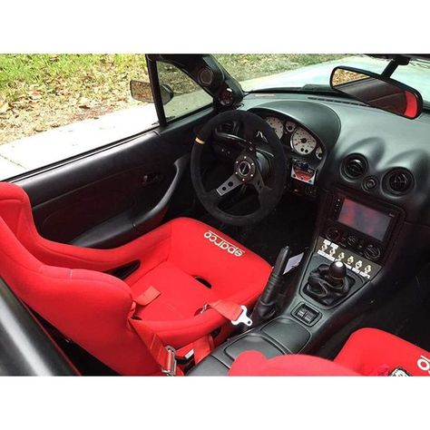 Via TopMiata FB / Andrew's NB2 interior. TopMiata.com | #TopMiata #mazda #miata #mx5 #eunos #roadster #sparco Miata Interior, Miata Mods, Nb Miata, Polo 6n, Fiero Gt, Mx5 Nb, Mazda Roadster, Mazda Miata Mx5, Top Miata