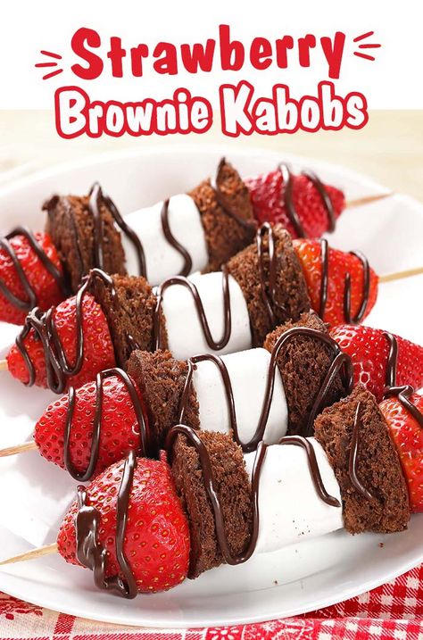 Strawberry Shortcake Kabobs Skewers, Strawberry Kabobs Skewers, Brownie Kabobs, Strawberry Shortcake Kabobs, Strawberry Brownie, Dessert Kabobs, Mini Brownie Bites, Valentine Strawberries, Easy Strawberry Shortcake