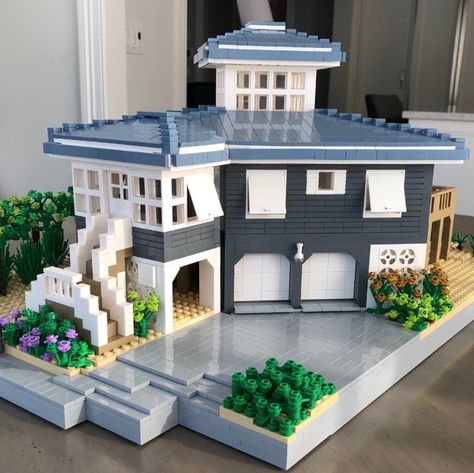 Etsy Artist Can Create a LEGO Replica of Your House Lego Mansion, Lego House Ideas, Lego Diy, Lego Creative, Lego Minecraft, Lego Toys, Lego House, Minecraft Crafts, Lego Creator