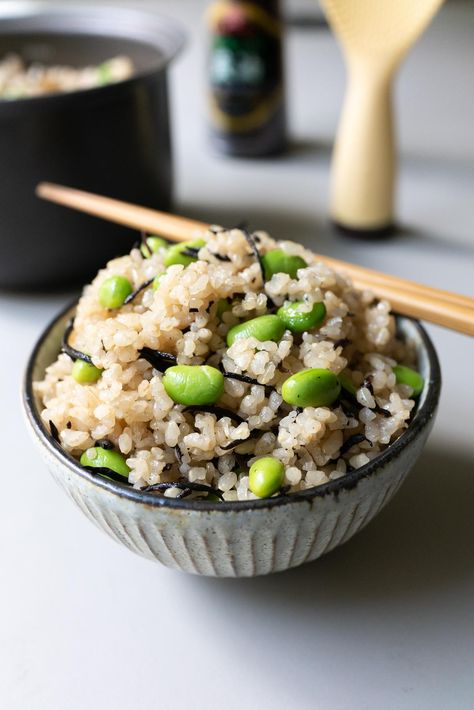 Rice Cooker Recipe: Edamame and Hijiki Rice - Onolicious Hawaiʻi Season Rice, Edamame Rice, Rice Dishes Healthy, Musubi Recipe, Hawaii Recipes, Japanese Side Dish, Hawaiian Dishes, Healthy Rice, Rice Cooker Recipes