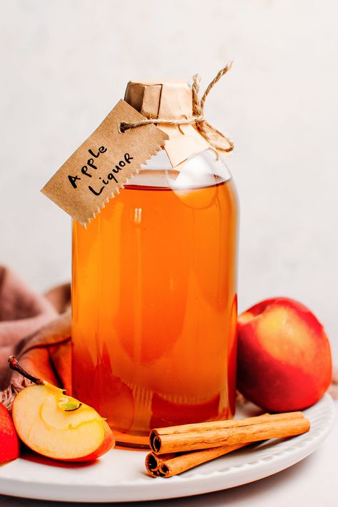 Apple Liquor, Xmas Drinks, Infused Liquors, Hot Toddies Recipe, Homemade Alcohol, Sparkling Lemonade, Apple Cocktail, Liquor Gifts, Homemade Liquor