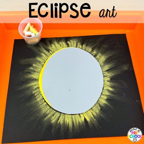 Eclipse art! Get ready for the solar eclipse with these engaging ideas for your preschool, pre-k, and kindergarten classrooms. Eclipse Ideas, Vocabulary Parade, Eclipse Art, Solar Eclipse Activity, Pocket Of Preschool, Eclipse Party, Kindergarten Classrooms, Eclipses Art, Preschool Weather