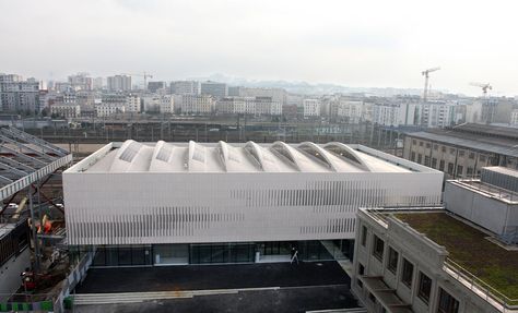 Pajol Sports Center Sports Centre Architecture, Gymnasium Design, Gymnasium Architecture, Parking Building, Sports Centre, Sports Hall, Metal Facade, Contemporary Building, Factory Building